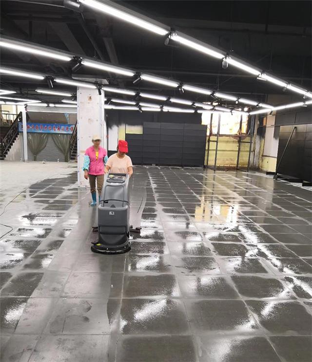 广西自动洗地机