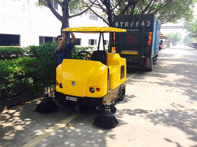贺州扫地车