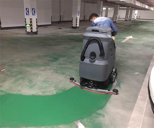 车库洗地车