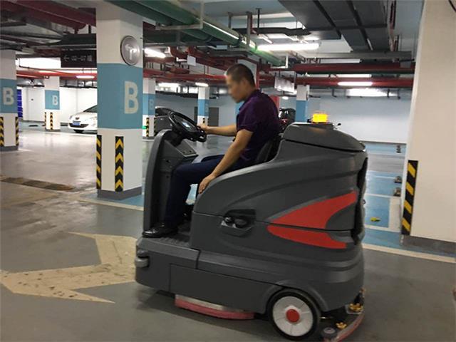 防城港洗地车