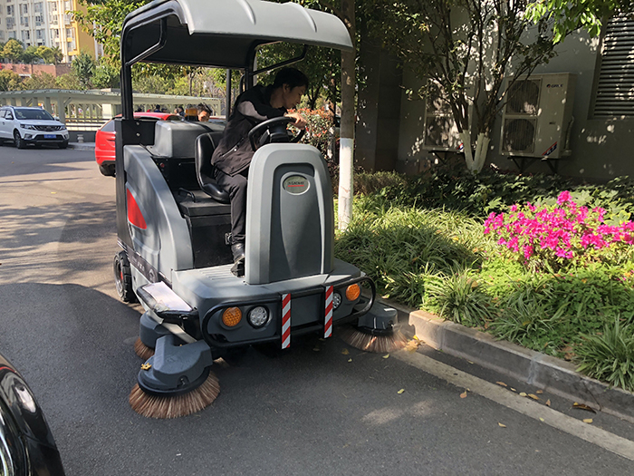 柳州电动扫地车