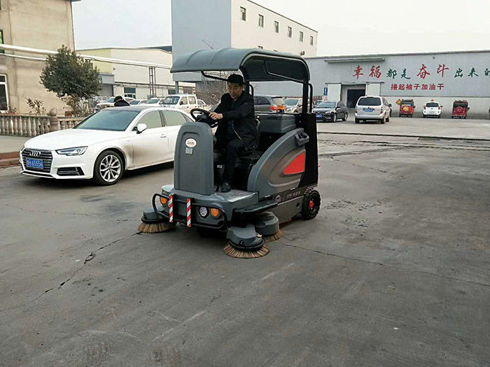 柳州环保扫地车